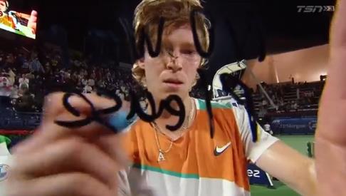 5万巴黎球迷狂嘘下，大马丁献8次神扑！被狂轰29脚+丢3球后快哭了