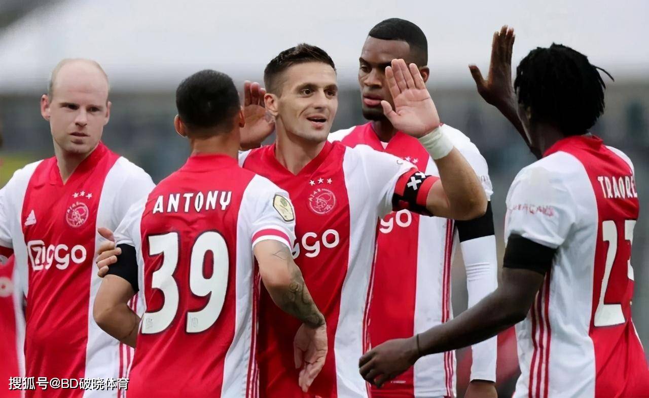 双塔领衔T 双塔领衔T